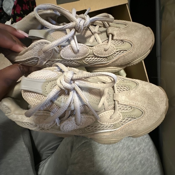 Yeezy 500 - Picture 5 of 6